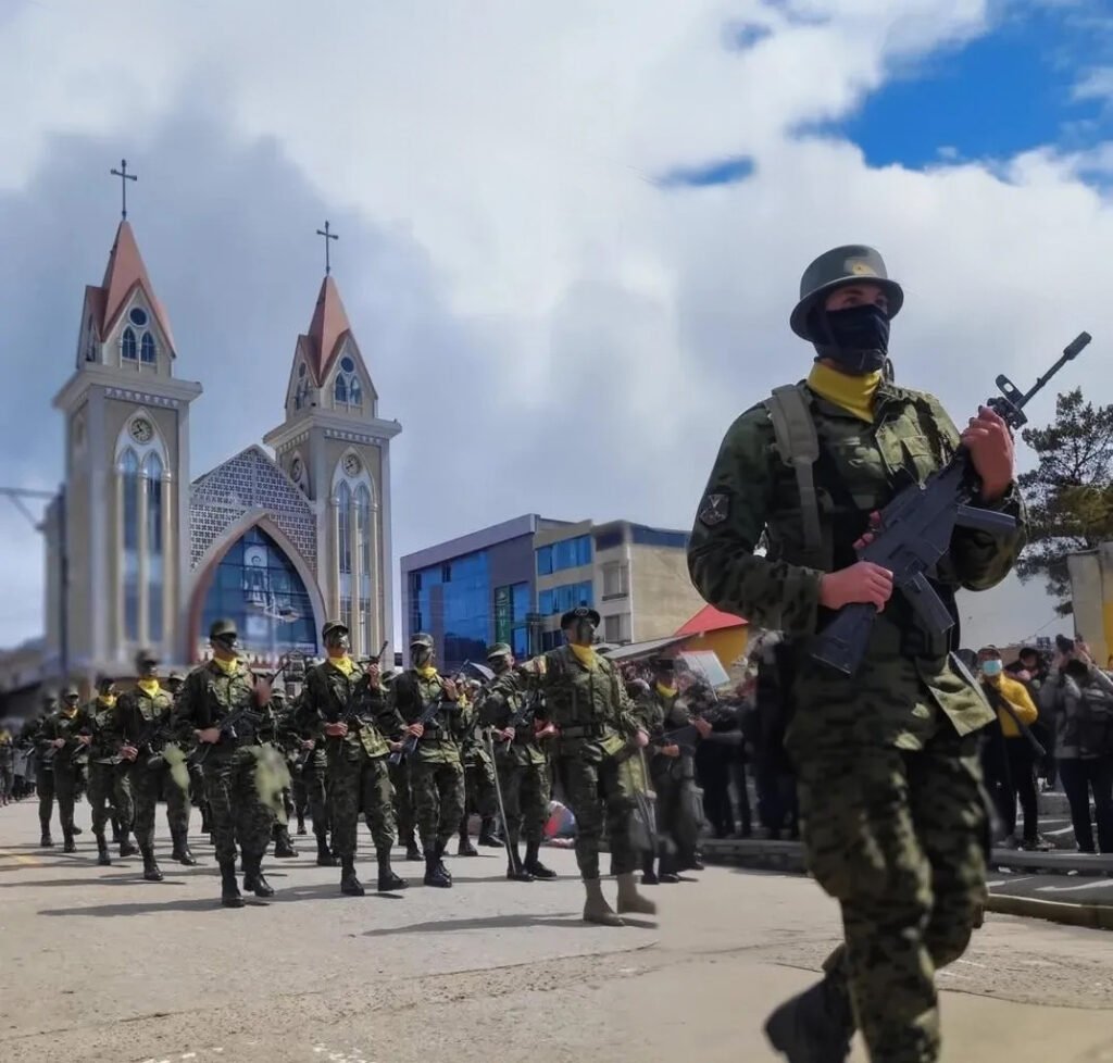 marcha de militares en alamor